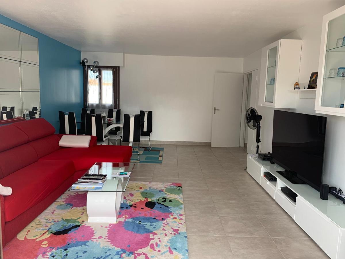 Grand Appartement A Louer Vue Sur Seine Melun Buitenkant foto