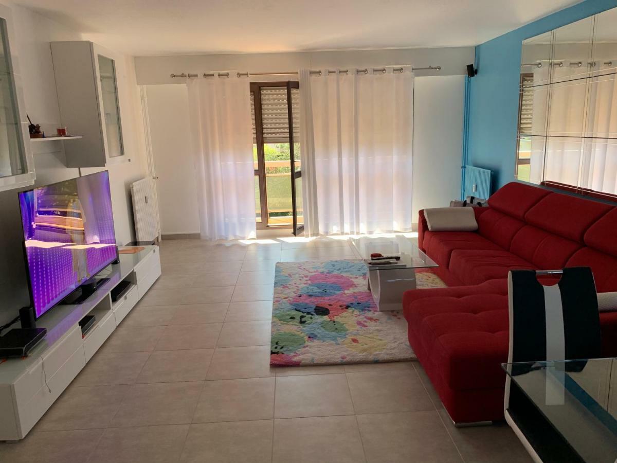 Grand Appartement A Louer Vue Sur Seine Melun Buitenkant foto